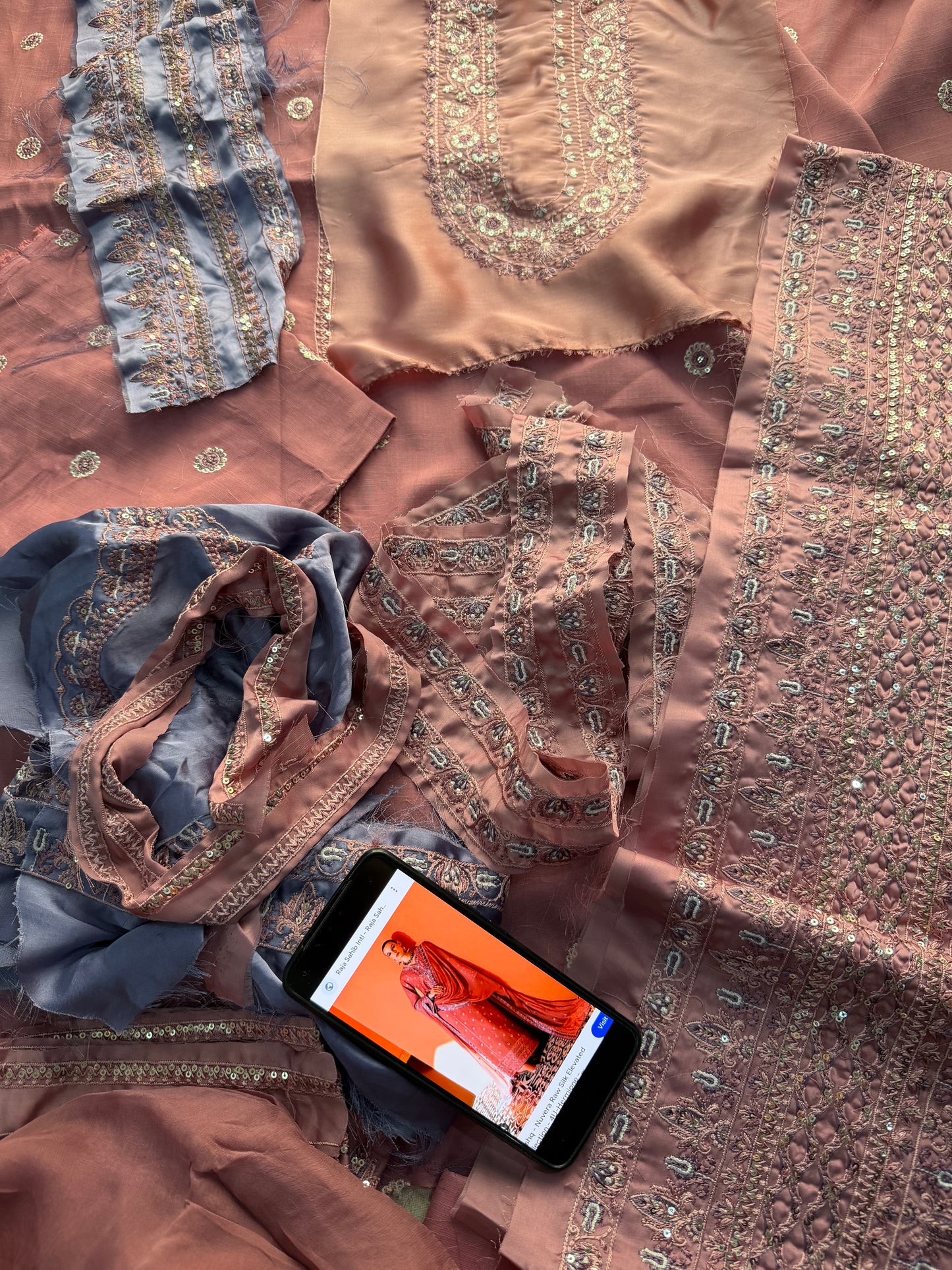 Mushq Rawsilk